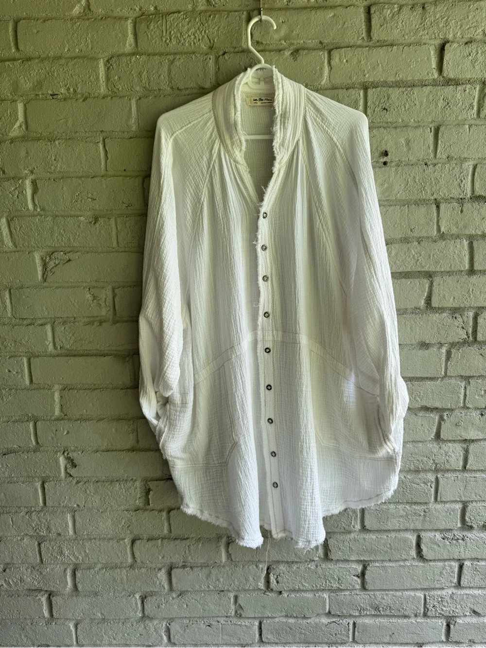 WE THE FREE SZ L OFF WHITE 100% COTTON LS WITH BUTTON CUFF BUTTON UP  POCKETS